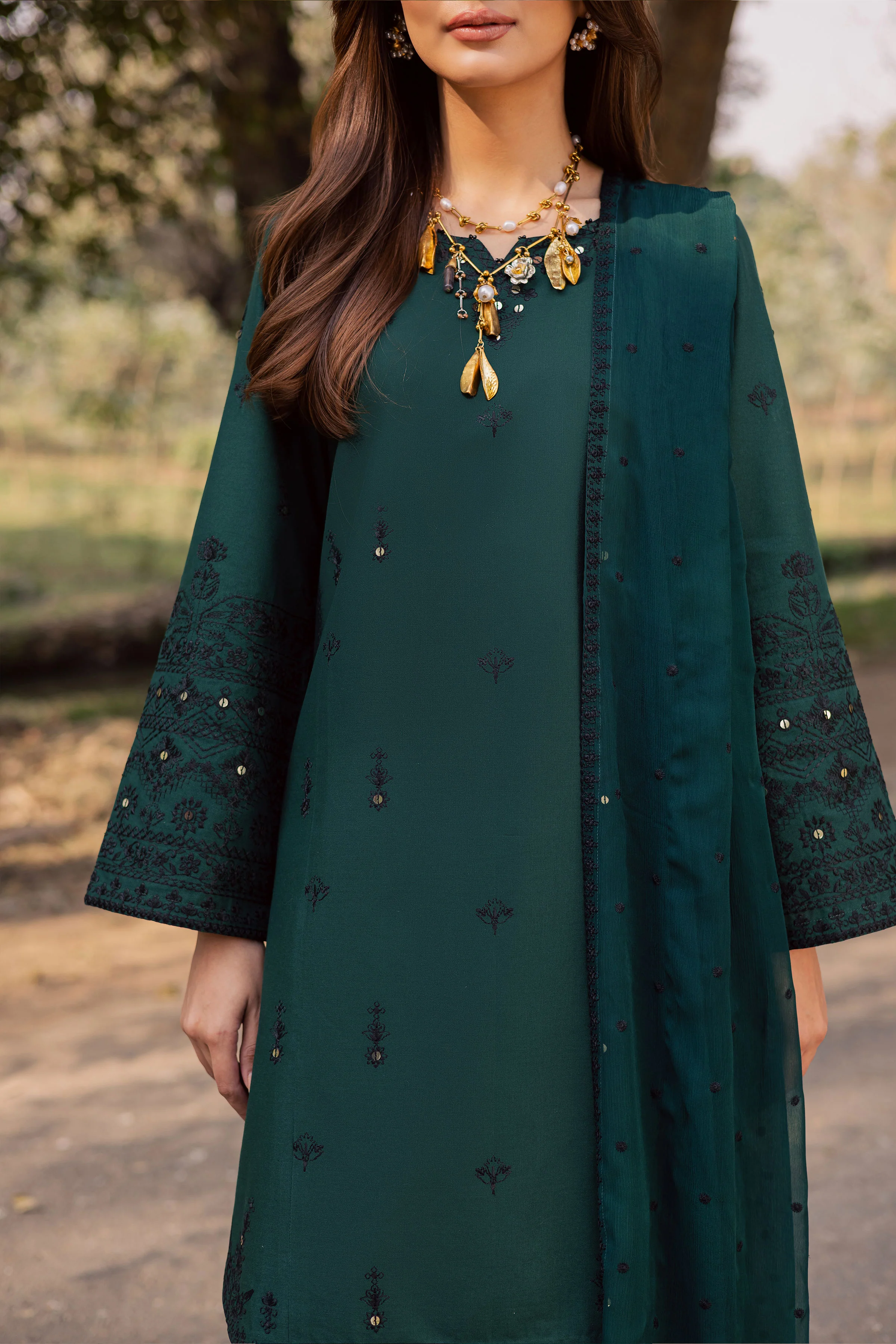 Sabz Meeraki 3Pc - Embroidered Khaddar Dress - Image 11